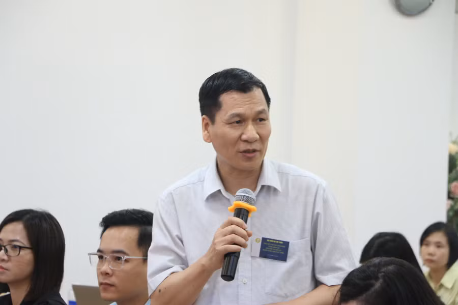 Các đại biểu đến từ Trường ĐH Sư phạm Hà Nội đặt câu hỏi với nhóm chuyên gia từ Nhật Bản về vấn đề hợp tác, chia sẻ kinh nghiệm trong giáo dục người có rối loạn phát triển.