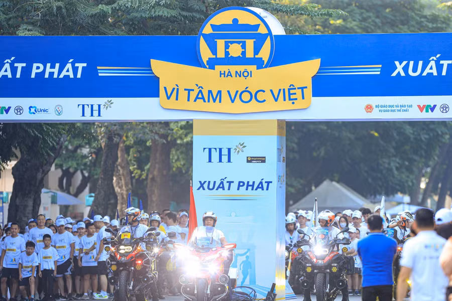 Giải chạy tại Hà Nội năm nay thu hút khoảng 4.200 vận động viên tham dự. Giải chạy tại Hà Nội năm nay thu hút khoảng 4.200 vận động viên tham dự.