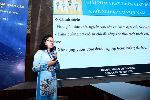 Nghiên cứu sinh Nguyễn Thị Thanh Huyền Nghiên cứu sinh Nguyễn Thị Thanh Huyền