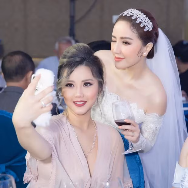 Lộ diện chị cả kín tiếng, sở hữu nhan sắc cực xinh đẹp của ca sĩ Bảo Thy ảnh 1 Lộ diện chị cả kín tiếng, sở hữu nhan sắc cực xinh đẹp của ca sĩ Bảo Thy-1