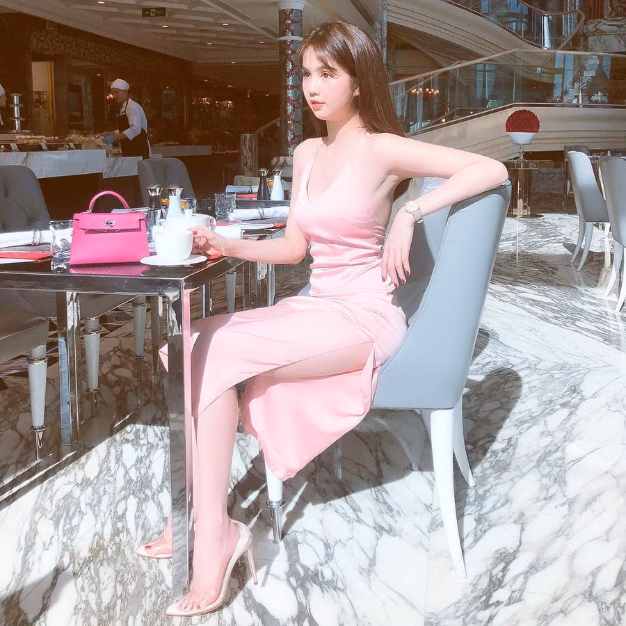Ngọc Trinh than trời vì không có tiền mua túi... Hermès ảnh 3 Ngọc Trinh than trời vì không có tiền mua túi... Hermès ảnh 3