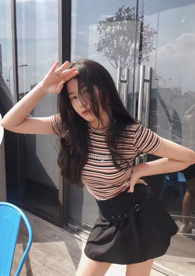 Hiện tại, bên cạnh việc học, cô bạn còn làm thêm công việc mẫu ảnh vào thời gian rảnh.