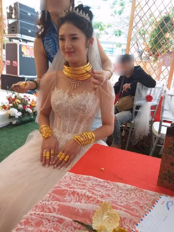 co-dau-cao-1-ngoisao.vn-w800-h1052.jpg 0 Cao Bằng, cô dâu, kiểm sát viên, mạng xã hội