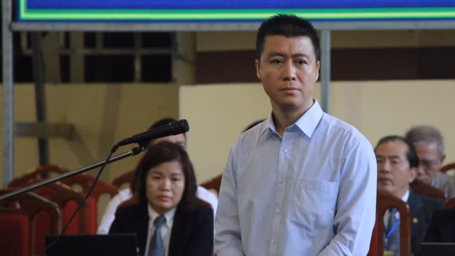 Phan Sào Nam bật khóc nhắc tới vợ và 3 con nhỏ đang đi ở trọ