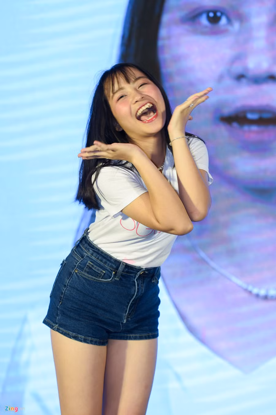 Nhan sắc các thành viên trong nhóm nhạc nữ đông nhất Việt Nam hình ảnh 4 Nhan sac cac thanh vien trong nhom nhac nu dong nhat Viet Nam hinh anh 4