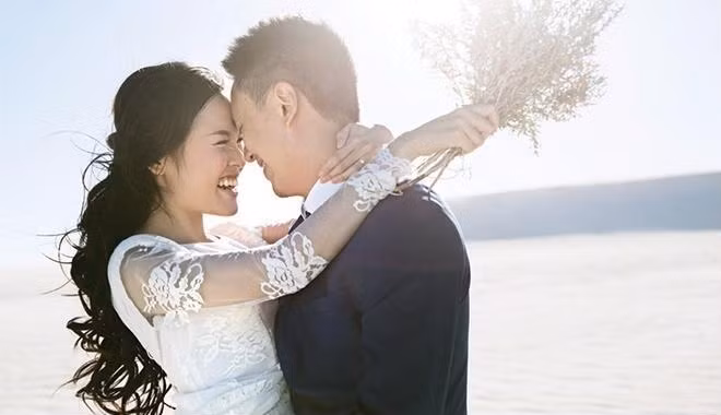 Chỉ cần những hành động nhỏ này, người vợ sẽ khiến đàn ông si mê còn hơn là “chuyện ấy”.