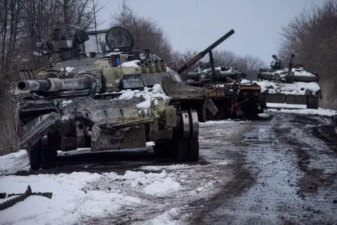 Đoàn xe tăng Nga bị quân đội Ukraine bắn cháy ở thị trấn Brovary, cách Kiev 13km, hôm 09/3/2022 Đoàn xe tăng Nga bị quân đội Ukraine bắn cháy ở thị trấn Brovary, cách Kiev 13km, hôm 09/3/2022