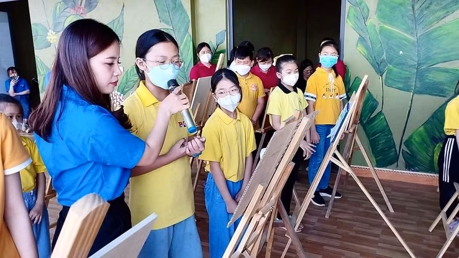 Cô Hoàng Thị Huệ không chỉ là người cô, người thầy mà còn là người anh, người chị luôn hết lòng vì học sinh vùng cao Hà Giang.