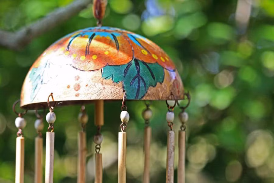 Chuông gió màu sắc tốt nhất phụ thuộc vào sở thích cá nhân và phong cách tổng thể của không gian. (Ảnh: ITN).