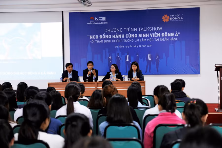 Hội thảo Định hướng tương lai làm việc tại ngân hàng