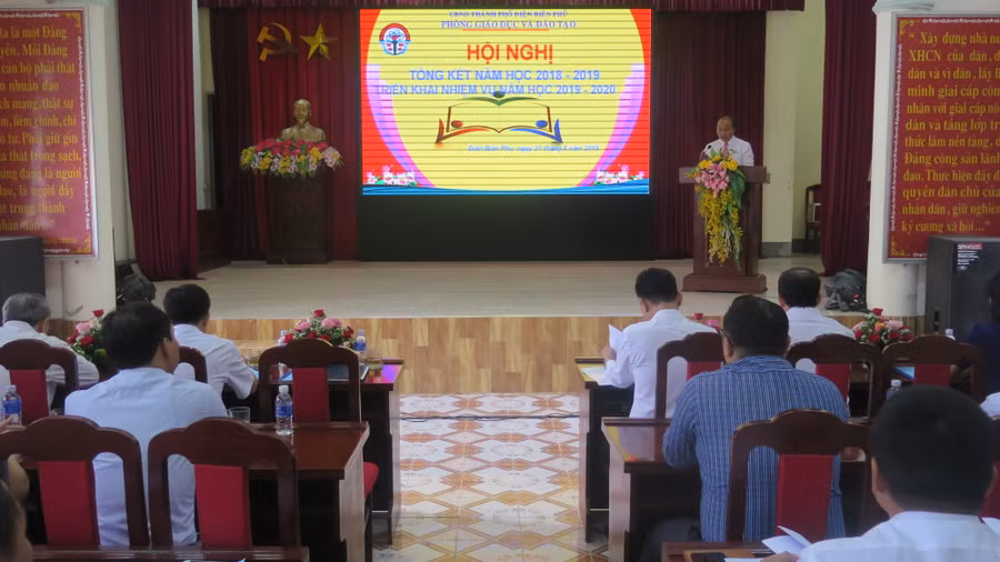 Không gian hội nghị tổng kết năm học 2018 - 2019 Không gian hội nghị tổng kết năm học 2018 - 2019