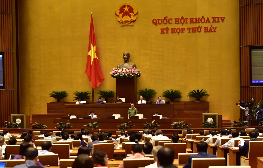 Toàn cảnh ngày đầu của phiên chất vấn và trả lời chất vấn tại Kỳ họp thứ 7, Quốc hội khóa XIV. Ảnh: Quang Khánh