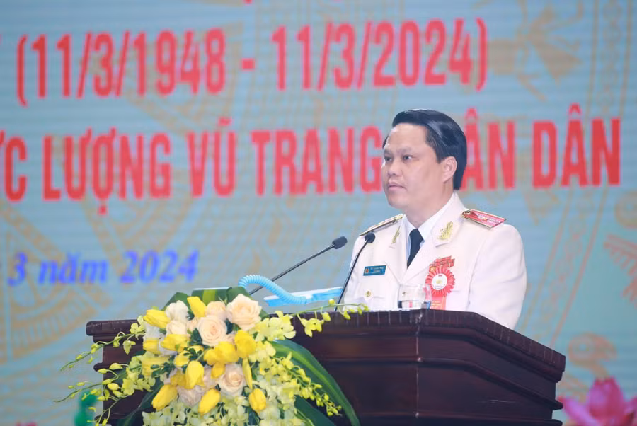 Thiếu tướng Bùi Quang Thanh - Giám đốc Công an tỉnh Nghệ An trình bày diễn văn kỷ niệm. (Ảnh: CANA)
