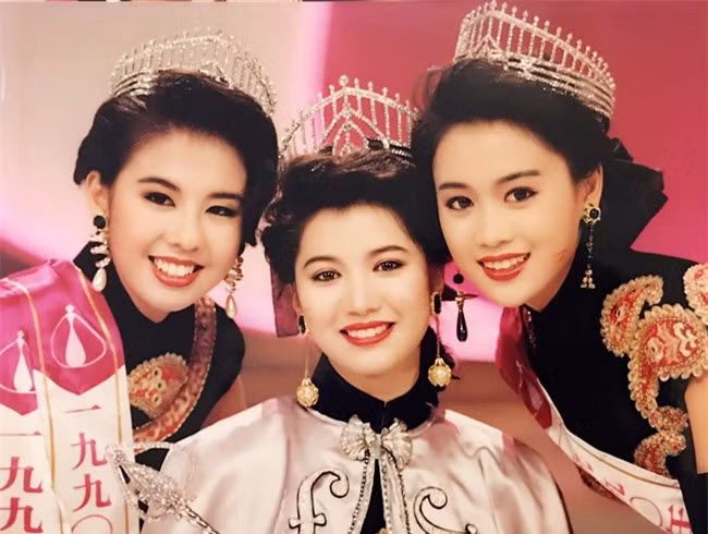 Chúc Anh Đài Lương Tiểu Băng trẻ trung như thiếu nữ dù đã bước qua tuổi 50 - Ảnh 1.