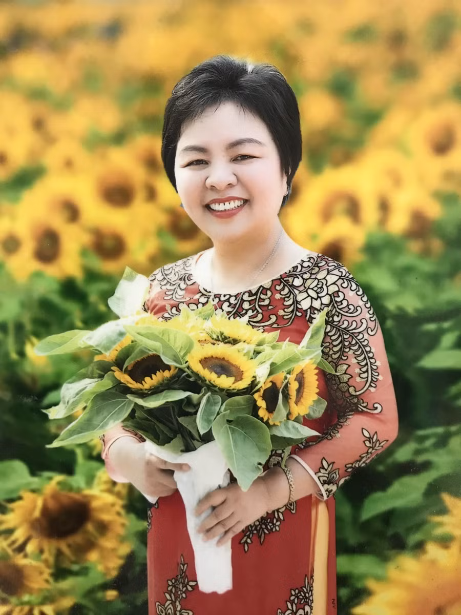 Bà Thẩm Thị Lý, Hiệu trưởng Trường THCS Long Biên (quận Long Biên, Hà Nội).