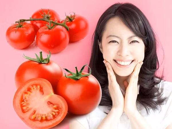 Trước khi ngủ thoa vài giọt nước cà chua lên mặt, nám, tàn nhang cứ thế tự động bốc hơi”-5