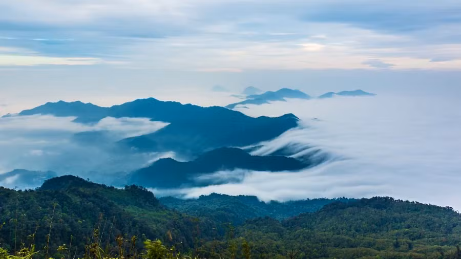 Chiêu Lầu Thi là đỉnh núi cao thứ nhì của tỉnh Hà Giang.