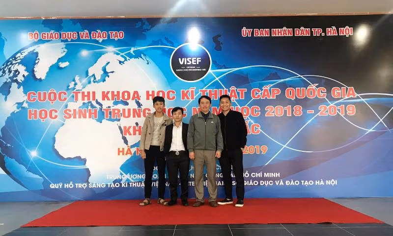 Nhóm tác giải đạt giải Ba. Nhóm tác giải đạt giải Ba.