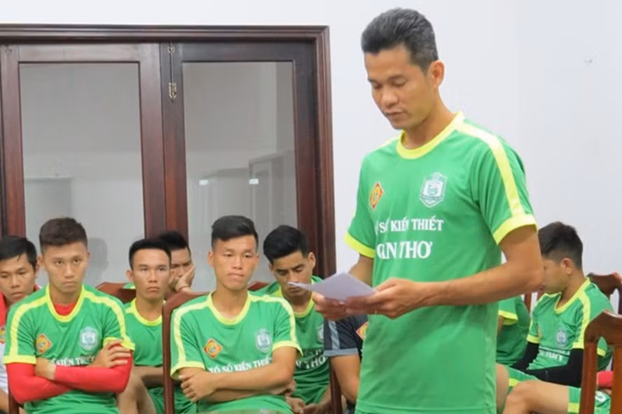 Cầu thủ đá phản lưới nhà của CLB Cần Thơ mong VFF giảm án