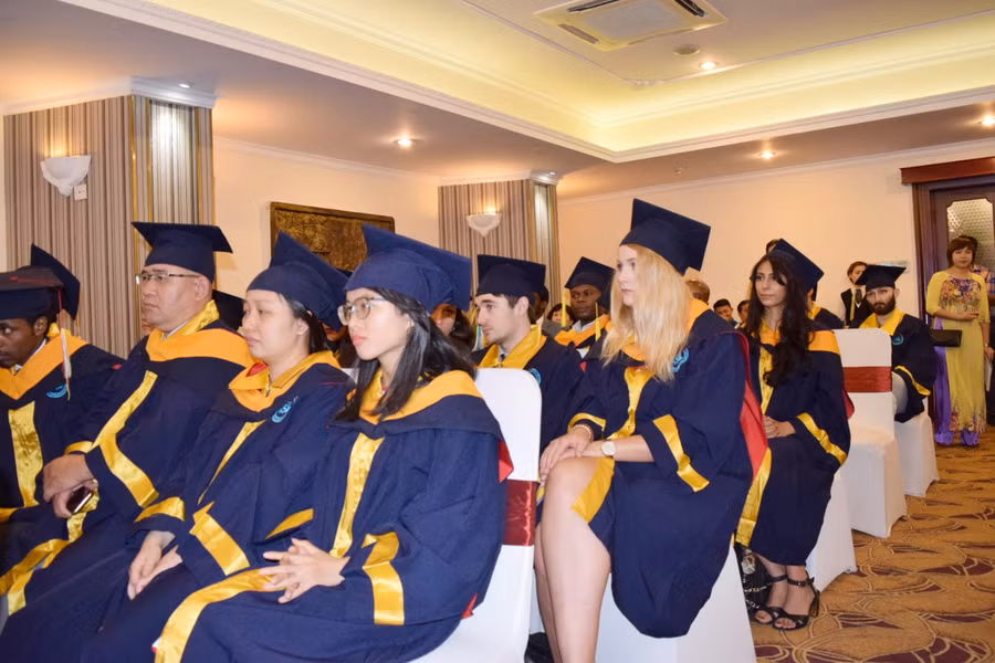 Các tân thạc sĩ Luật Kinh doanh quốc tế
