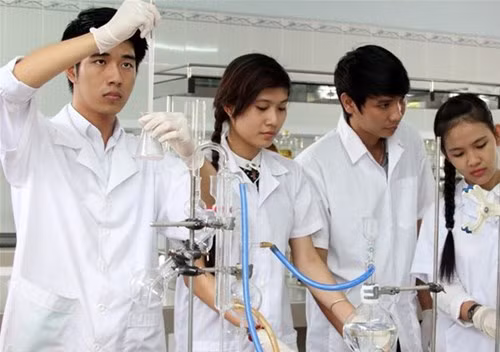  Bộ GD&ĐT: Triệu tập dự Lễ tổng kết và trao Giải thưởng “Sinh viên NCKH” năm 2017