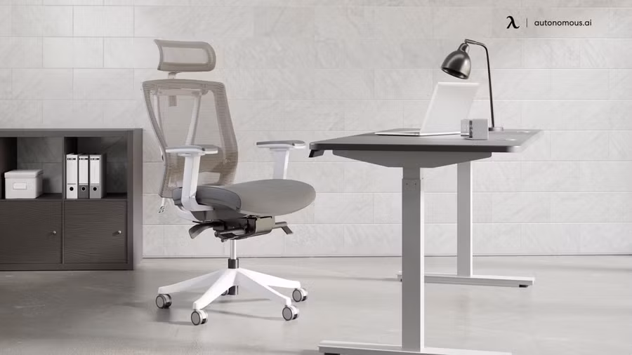 Màu bạc gắn liền với sức mạnh, sự kiên cường và sự tiến bộ vững chắc. (Ảnh: ITN) Màu bạc gắn liền với sức mạnh, sự kiên cường và sự tiến bộ vững chắc. (Ảnh: ITN)