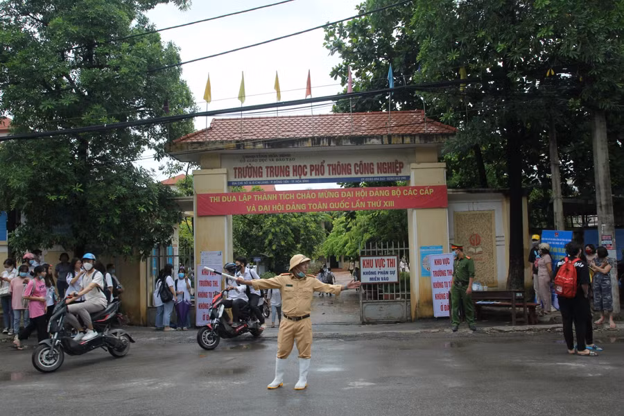 Công tác an ninh, an toàn được các điểm thi ở Hòa Bình thực hiện nghiêm túc.