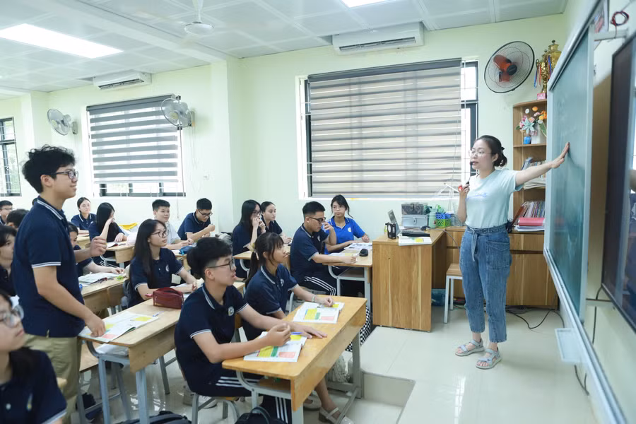 Cô trò lớp 9 đang ra sức ôn luyện để chuẩn bị tốt nhất cho kỳ thi quan trọng sắp tới.