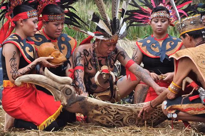 Kinh ngạc ghé thăm bộ tộc giống hệt người Việt cổ ở Indonesia ảnh 10 kinh ngac ghe tham bo toc giong het nguoi viet co o indonesia - 10