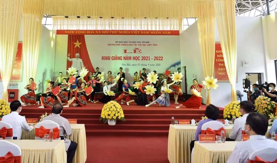Tiết mục văn nghệ của học sinh nhà trường tại Lễ khai giảng.