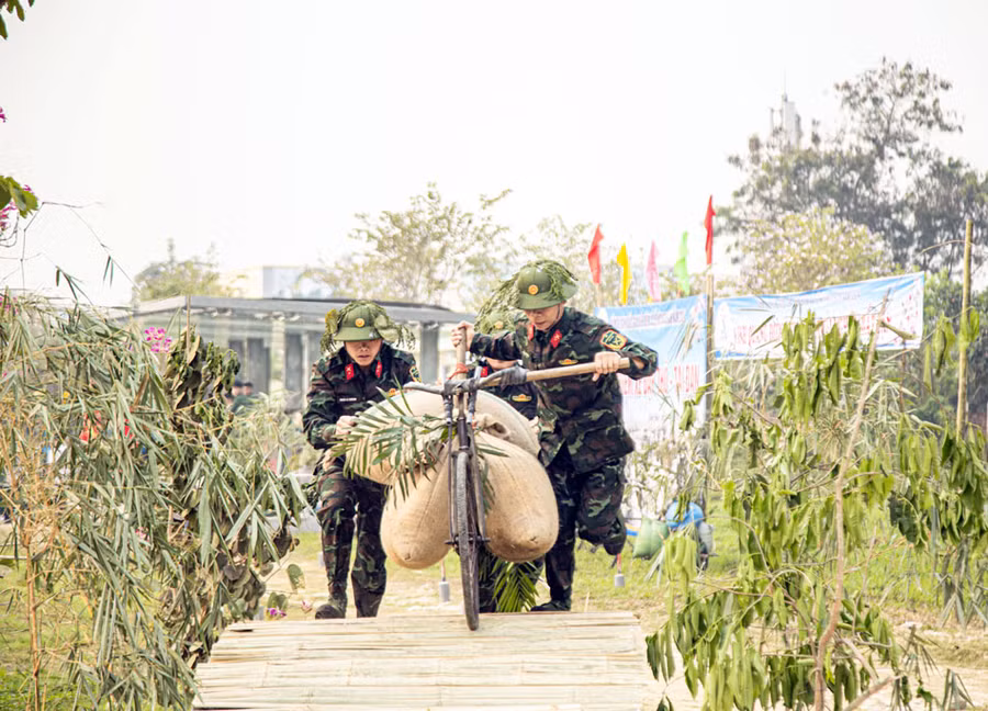 Thực cảnh vượt chướng ngại vật được bố trí kỳ công.