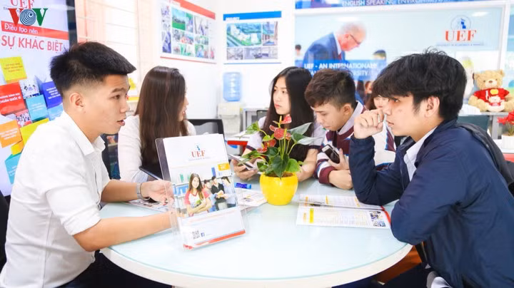 Cần quy định quản lý thời gian và công việc sinh viên được làm thêm