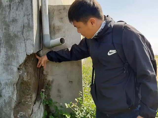 Trường mới xây hơn 13 tỷ đồng đã bị sụt lún, nứt móng, thầy trò không dám vào học - 3