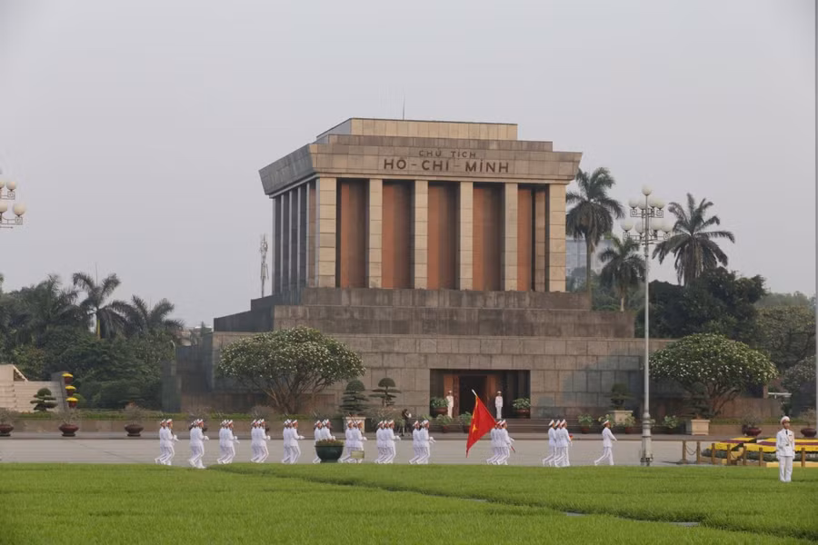 Lễ thượng cờ, chào cờ trước Lăng Chủ tịch Hồ Chí Minh sáng 19/5/2019. Ảnh: Anh Tuấn/TTXVN