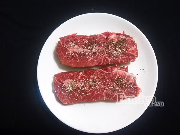 Làm bò bít tết tại nhà ngon chẳng kém ngoài hàng Lam bo bit tet tai nha ngon chang kem ngoai hang