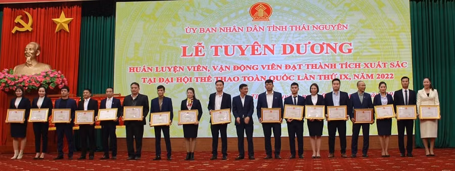 Tuyên dương 27 huấn luyện viên tham gia Đại hội thể thao toàn quốc lần thứ IX năm 2022 Tuyên dương 27 huấn luyện viên tham gia Đại hội thể thao toàn quốc lần thứ IX năm 2022