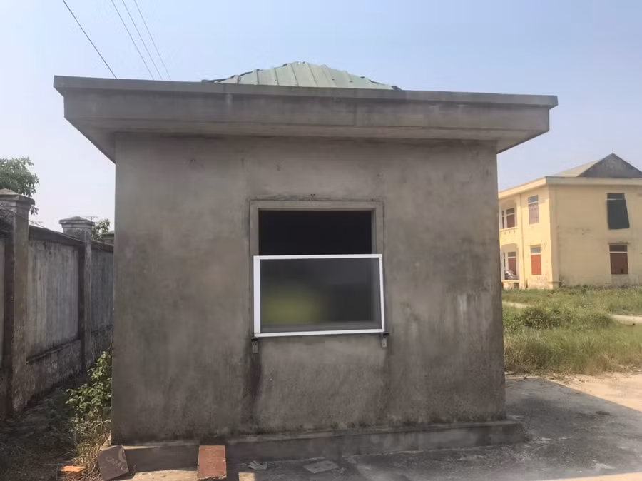 Các công trình phụ trợ tại dự án bị bỏ hoang...