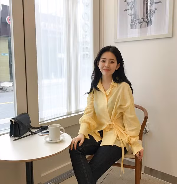 Các cách diện áo sơ mi khiến chị em cực cuốn hút trong mắt đồng nghiệp ảnh 8 Đổi gió” cách diện áo sơ mi, chị em có ngay vẻ ngoài cực cuốn hút trong mắt đồng nghiệp-8