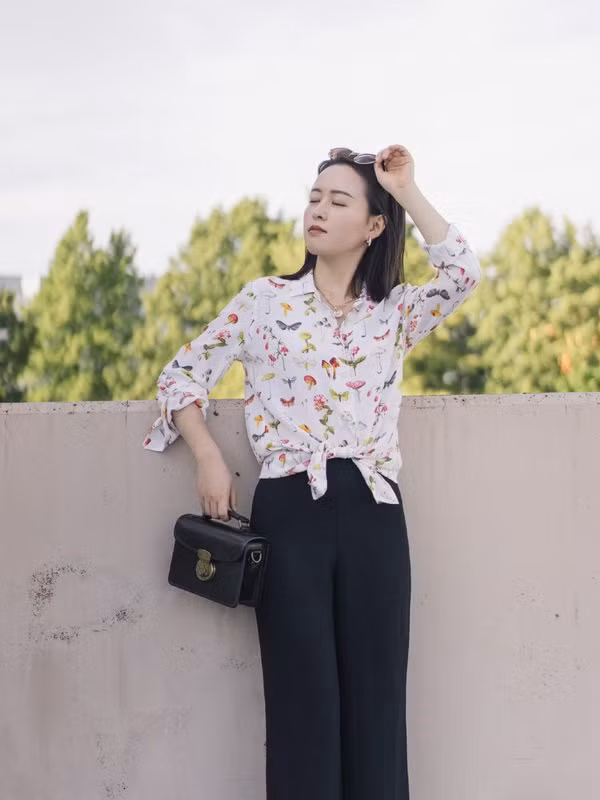 Các cách diện áo sơ mi khiến chị em cực cuốn hút trong mắt đồng nghiệp ảnh 16 Đổi gió” cách diện áo sơ mi, chị em có ngay vẻ ngoài cực cuốn hút trong mắt đồng nghiệp-16