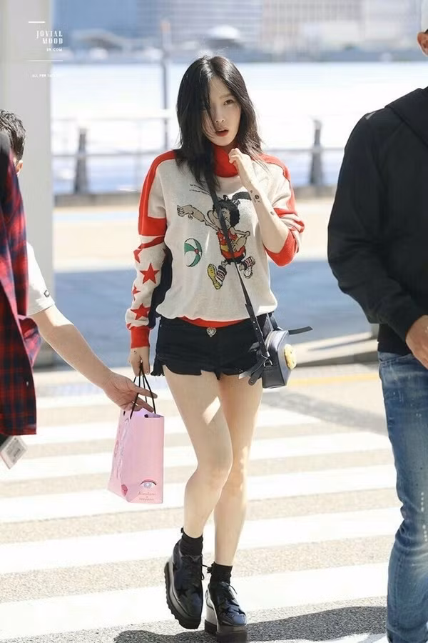 30 tuổi mà không biết mặc gì cho trẻ trung, hãy học hỏi Taeyeon - SNSD ảnh 7 Empty