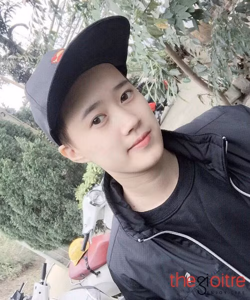 Rất nhiều lời khen có cánh dành cho những tấm ảnh đầy nam tính của mình 9x này. Nhiều cư dân mạng còn cho rằng họ đã từng thấy những anh chàng giả gái rất đẹp nhưng chưa thấy cô gái nào giả trai nam tính vẻ đáng yêu như trai Hàn như Kim Jin.