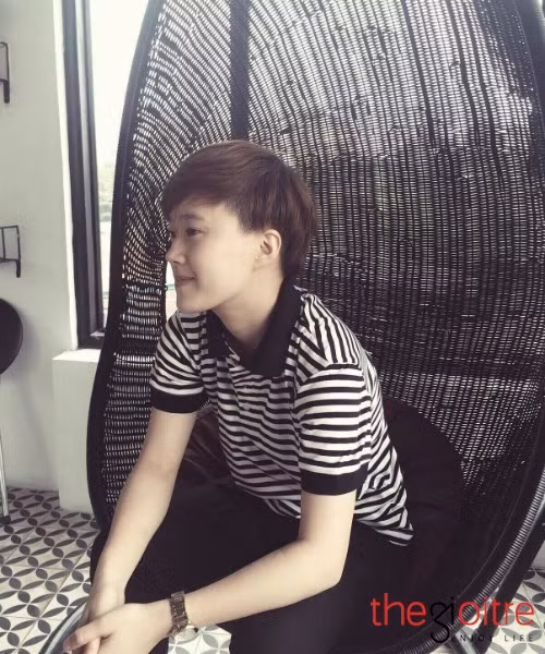 Cô nàng tomboy khiến nhiều cô gái lầm tưởng khi diện những bộ trang phục phong cách rất sành điệu.