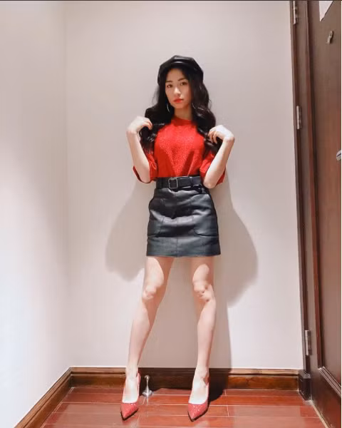 Ca sỹ Hòa Minzy.