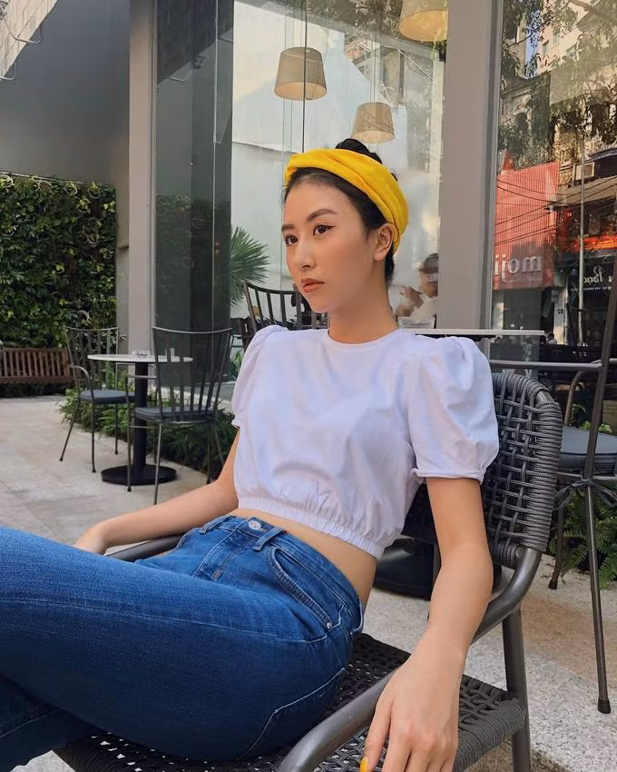 Diện gam vàng mustard bắt mắt như Quỳnh Anh Shyn