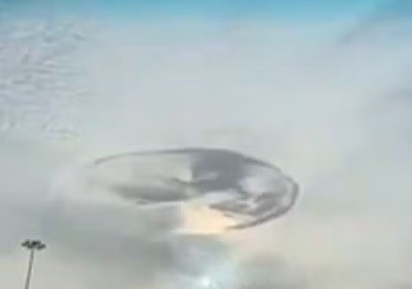 video: “xoay nuoc" bi an tren bau troi khien nguoi dan kinh ngac hinh anh 1