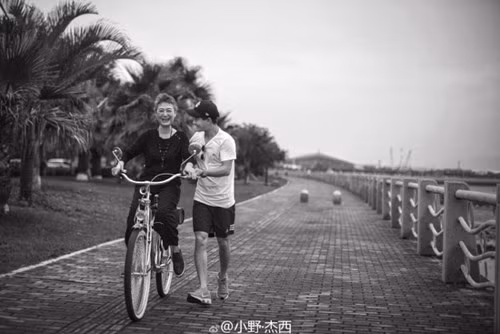 Cụ bà 73 tuổi gây ‘bão’ mạng với thời trang sành điệu - ảnh 10