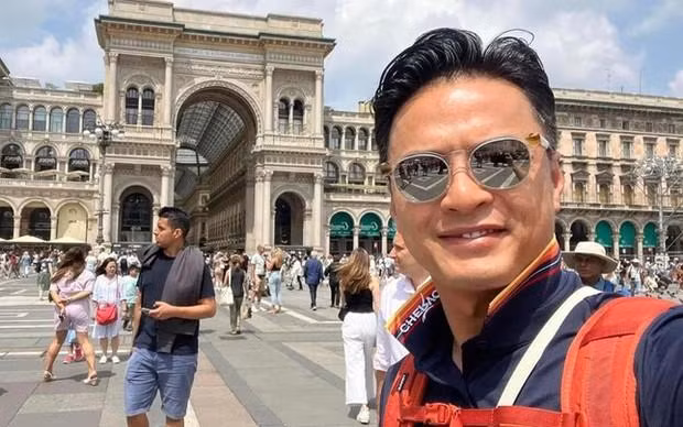Hồng Đăng và Hồ Hoài Anh gây 'bão' dư luận vì ồn ào tại nước ngoài. Hồng Đăng và Hồ Hoài Anh gây 'bão' dư luận vì ồn ào tại nước ngoài.