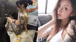 Nhan sắc thật của cô gái xăm trổ trong thang máy khiến ai cũng “đứng hình”
