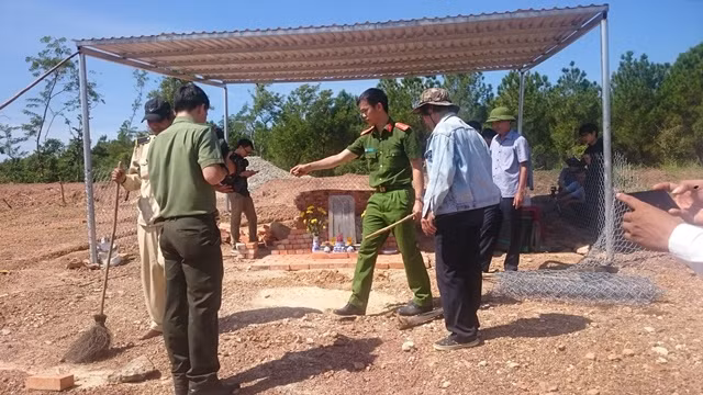  Sau khi nhiều cơ quan báo chí phản ánh việc san ủi lăng mộ bà Tài nhân, cơ quan công an đã vào cuộc điều tra