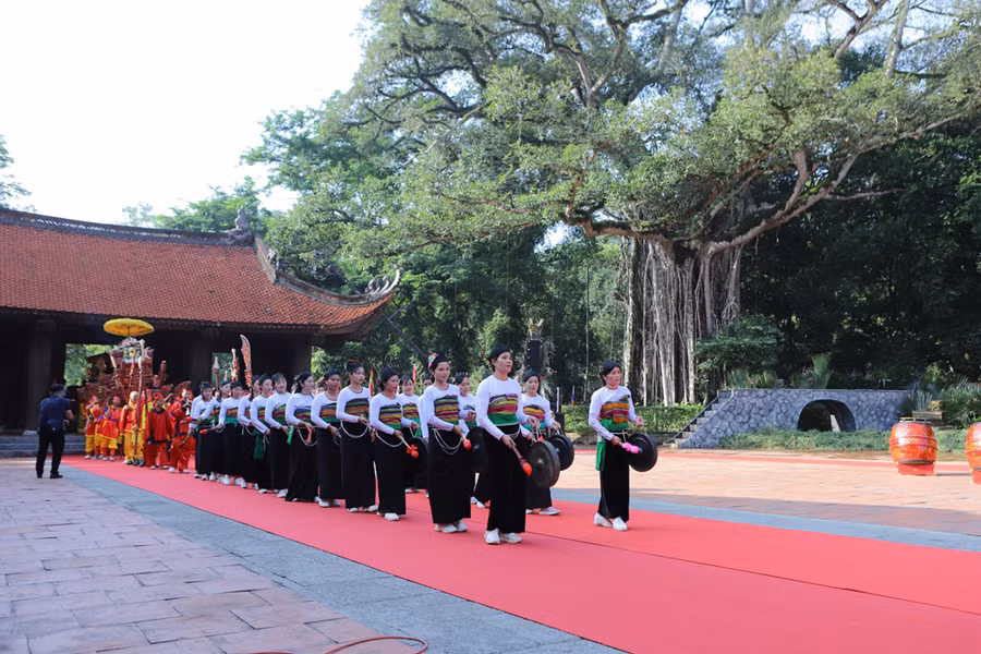 Lễ hội Lam Kinh 2023 gồm 2 phần: Phần nghi lễ và phần hội được dàn dựng công phu. (Ảnh: LT) Lễ hội Lam Kinh 2023 gồm 2 phần: Phần nghi lễ và phần hội được dàn dựng công phu. (Ảnh: LT)